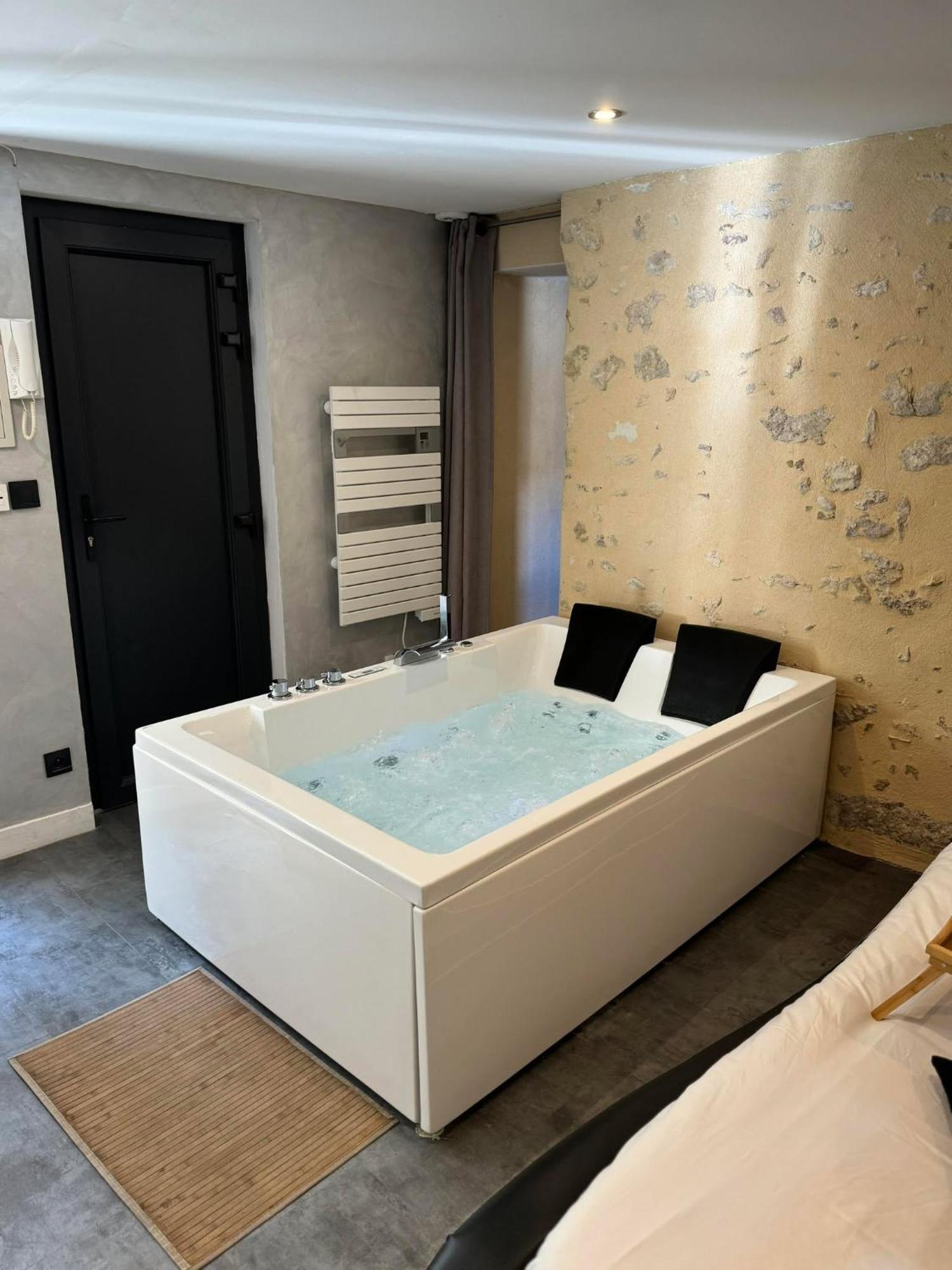 Love Queen Spa Detente Blois Exterior photo