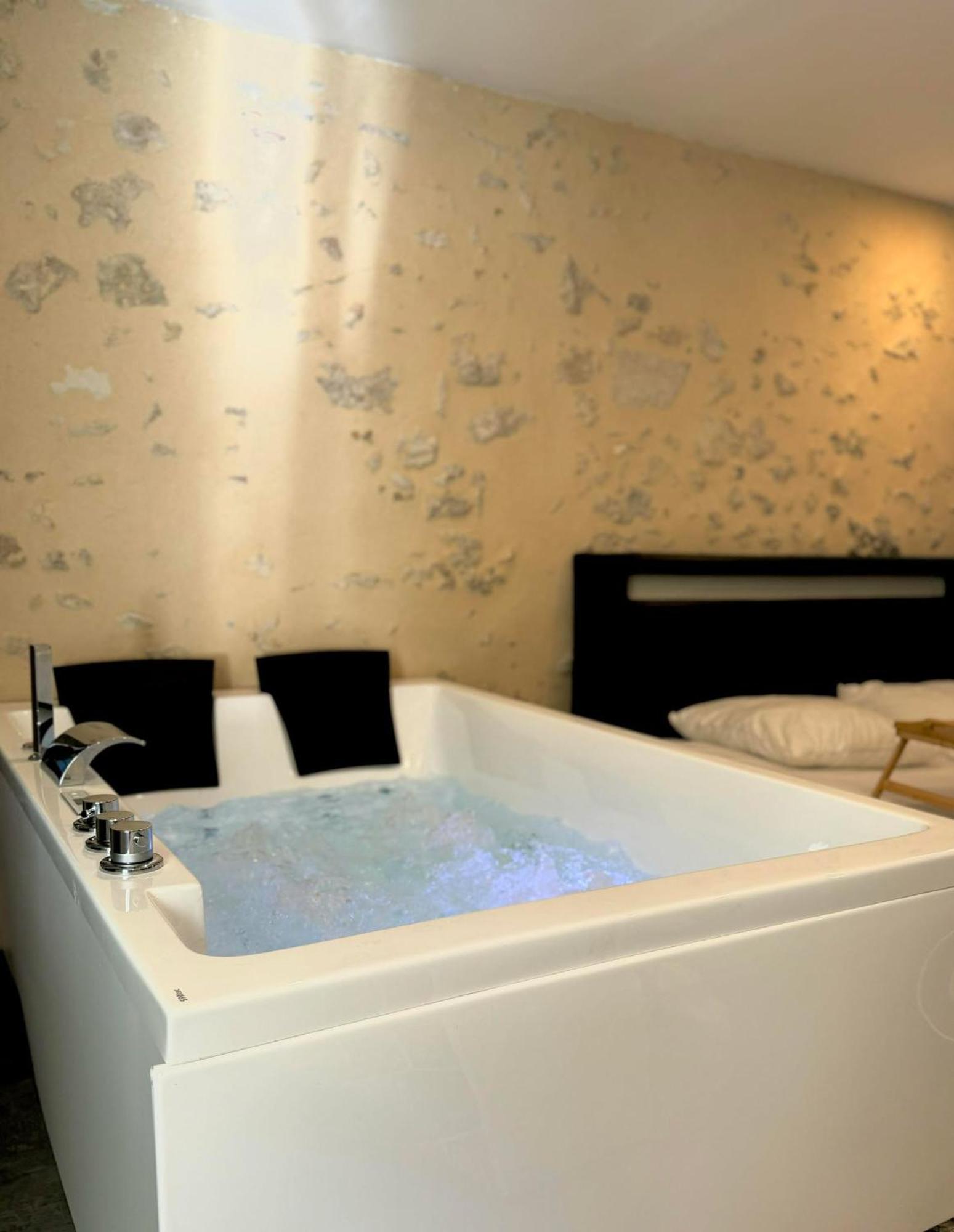 Love Queen Spa Detente Blois Exterior photo
